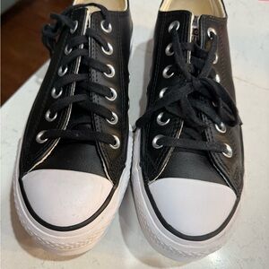 Converse Black and White All Star lift platform, leather Sneakers size 7 1/2